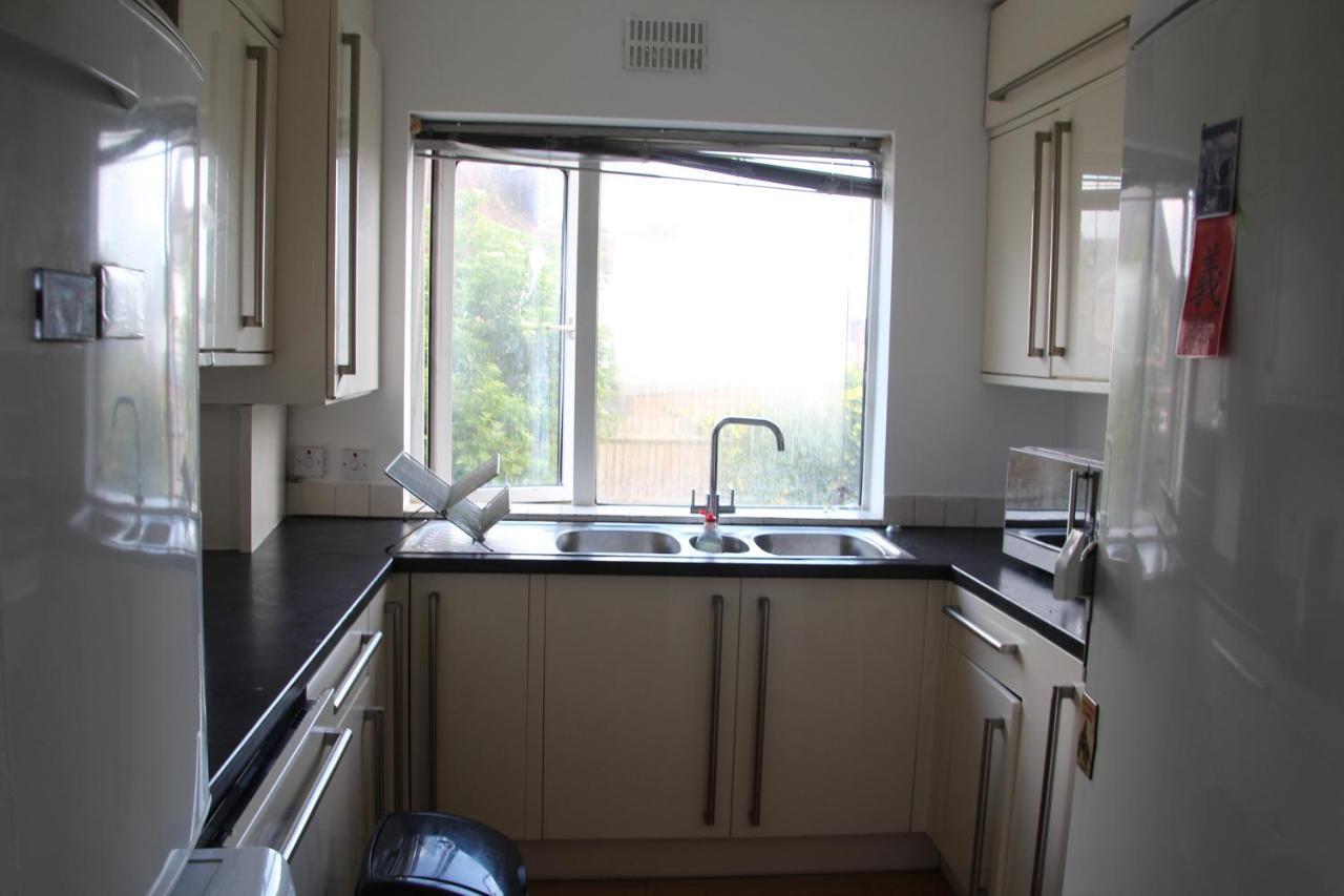 Comfortable Single Bed Room Garden View Londra Dış mekan fotoğraf