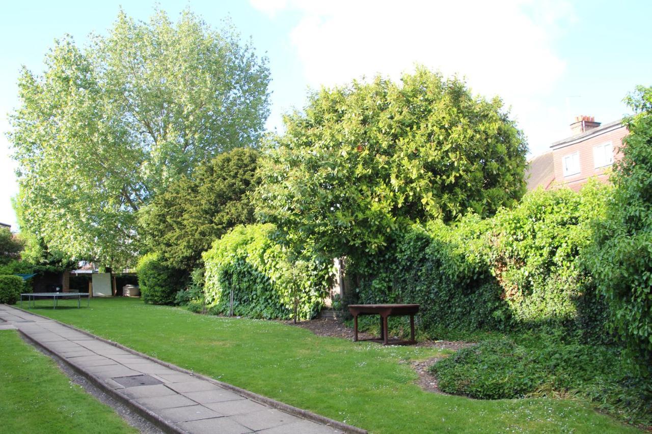 Comfortable Single Bed Room Garden View Londra Dış mekan fotoğraf